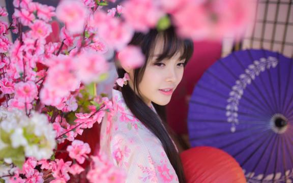 带来健康美味：用西红柿调制的口感丰富菜花