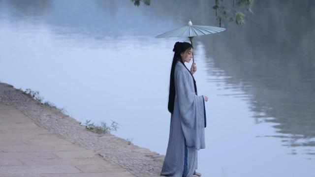 三文鱼怎么挑选(如何挑选新鲜的三文鱼)