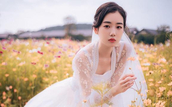 煮出口感绵密的银耳红枣汤