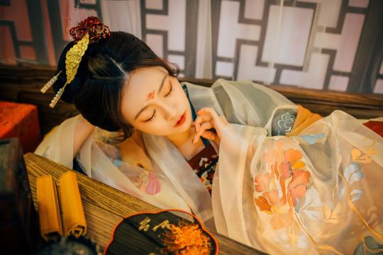 花卷怎么做家常花卷的做法花卷怎么卷法？(花卷怎么做好吃又好看花卷的做法)